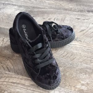 Twisted jr velvet black tennis shoes nwt
